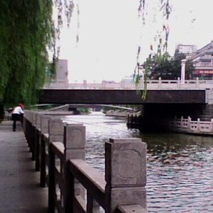 鼓楼大桥护城河