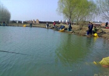 花枝天水家园垂钓池