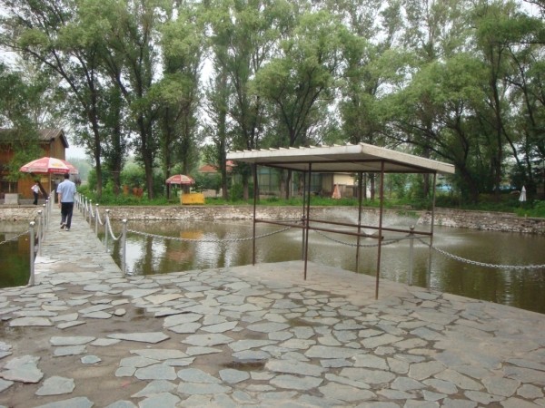 冠龙山庄垂钓园