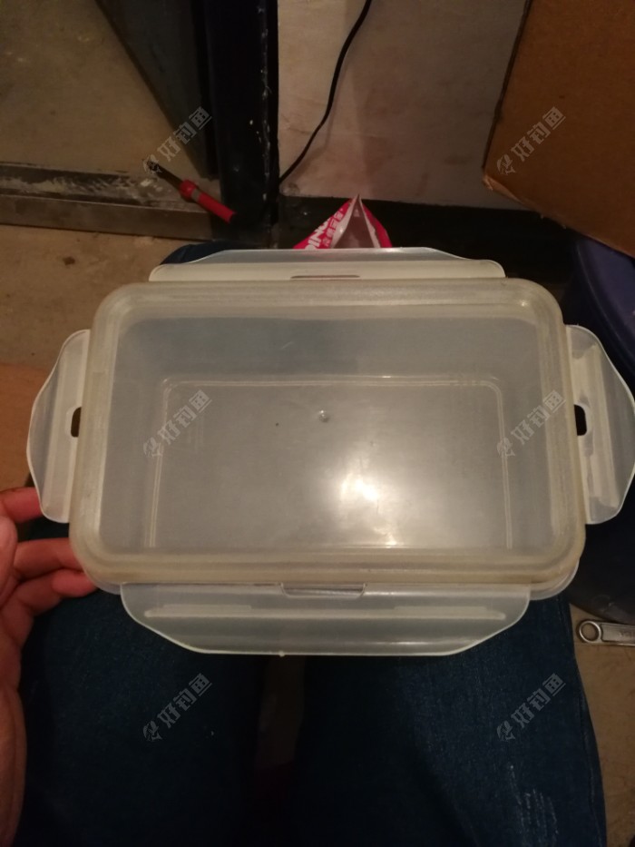 用电脑调试完成后,到船上接线实验也没问题,准备装船,得做个密封舱把飞控放进去,去厨房转一圈找个饭盒,跟我十年了也改歇歇了,坐船出去旅游吧。