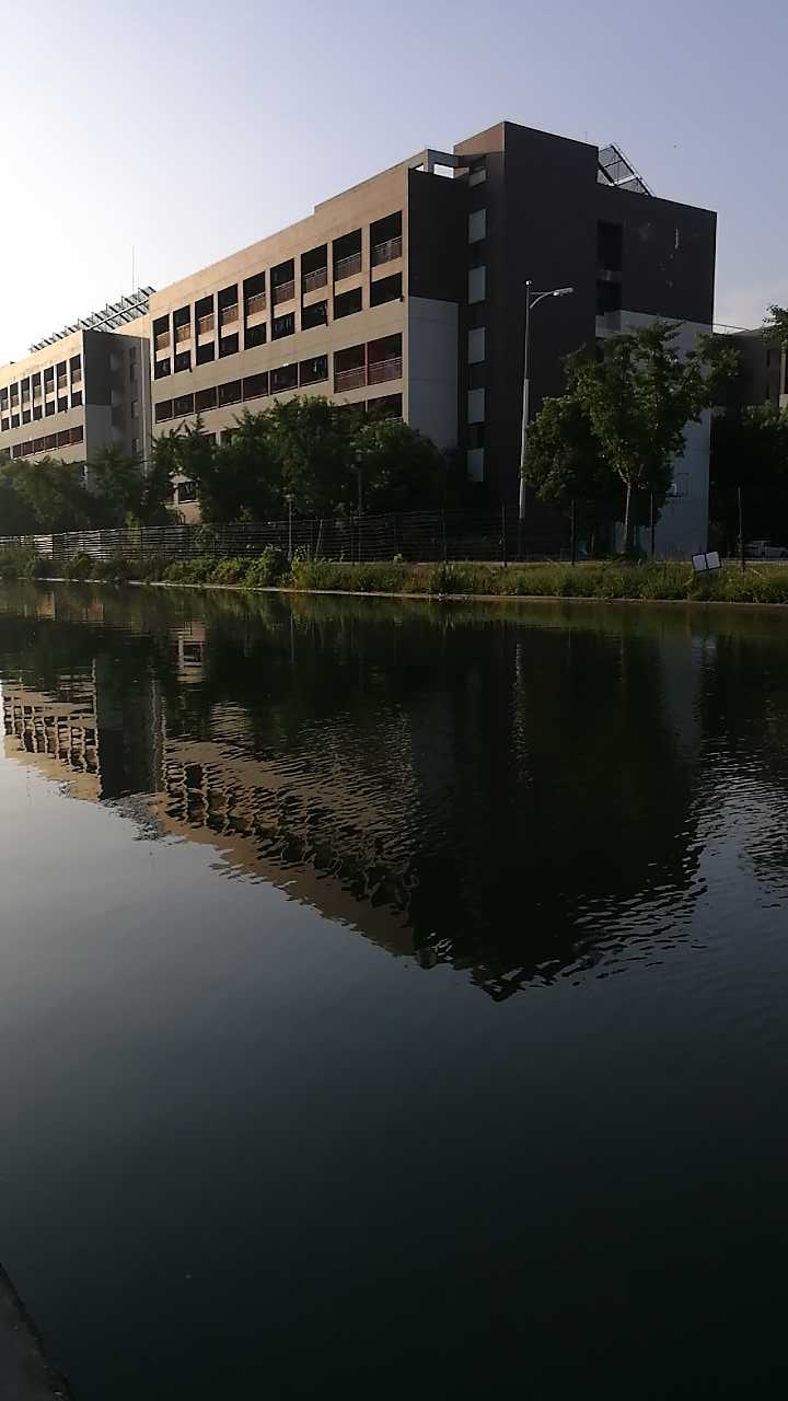 集善路和商业中等教育学院交叉口