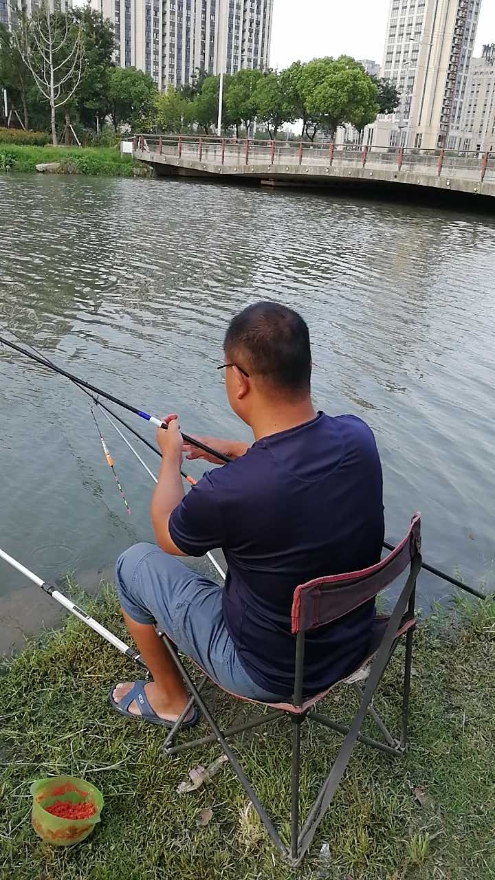 廊桥绿地大道辅道交叉口