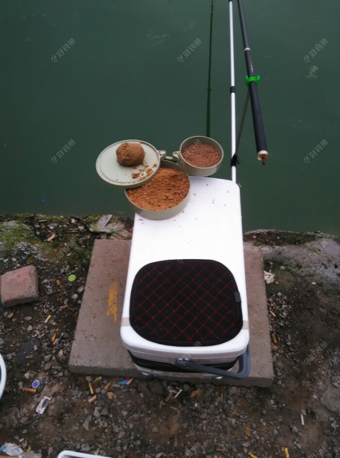 同样的饵,一份干撒一份软粘粘麻团