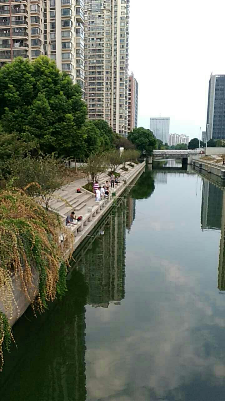 旺宅桥两侧