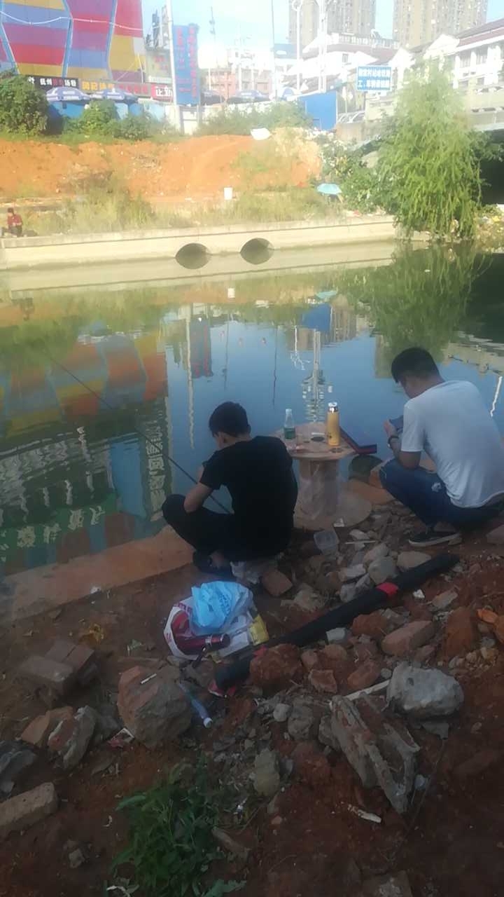 上海路桥头，玉带河