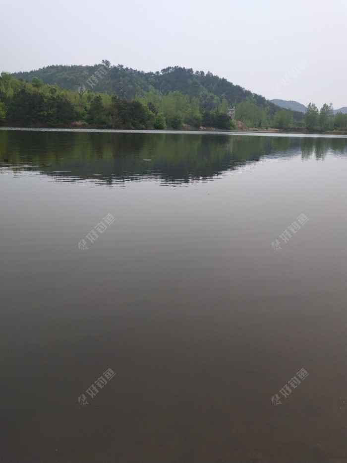 上午9:00时到达水库，风浪还