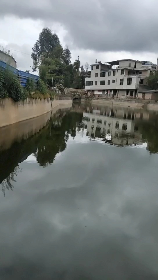 阿迪村鱼塘
