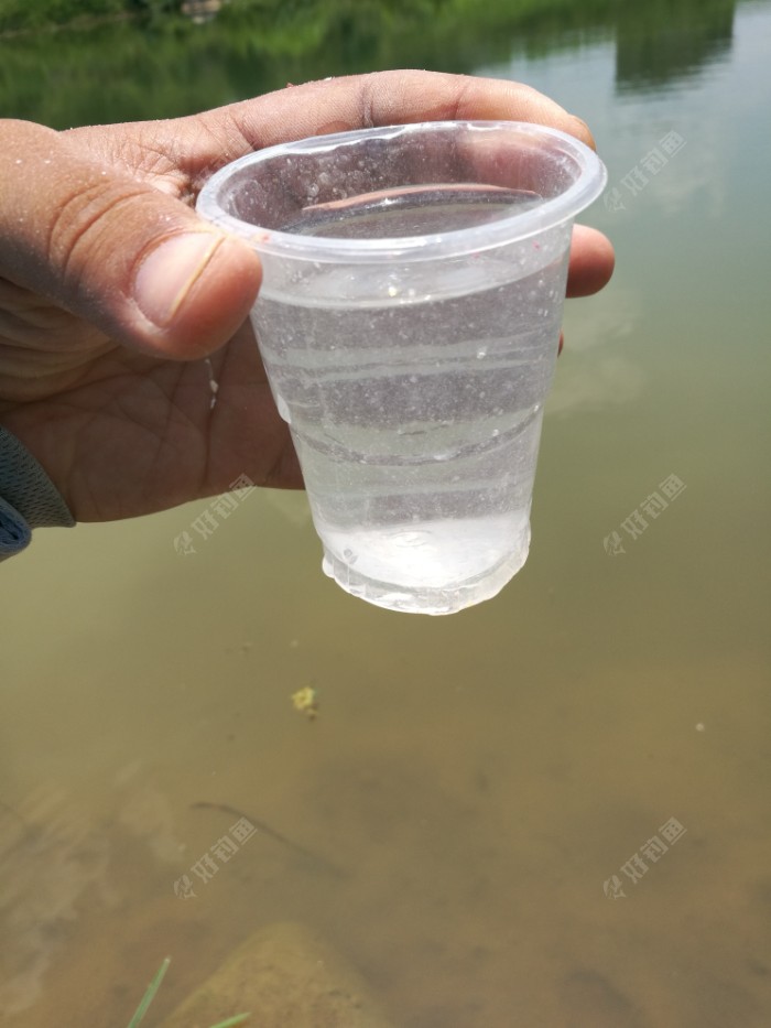 先按照包装袋上的说明
来使用，水比1:0.9。其他鲢鳙饵是没有水比说明的，都是让咱们自由发挥的