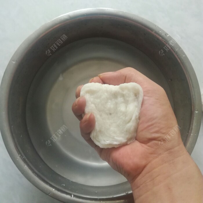 迅速挤干水分